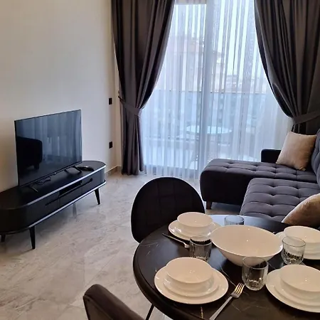 Super Centre Apartment *