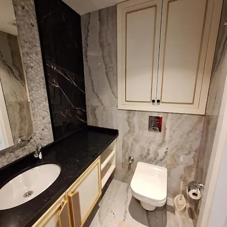 Super Centre Apartment